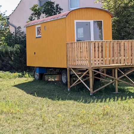 Bauwagen Auf Der Alpakawiese Campsite Lehnin