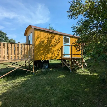 Bauwagen Auf Der Alpakawiese *